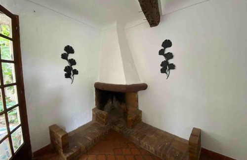 Correns Haus | à côté du château, calme et lumineuse, au centre