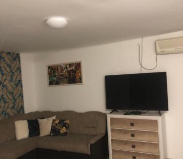 Kisujszallas Wohnung | Ági fogadó