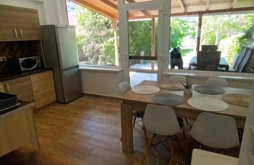 Gyomaendrod Haus | Árnyas Part Vendégház