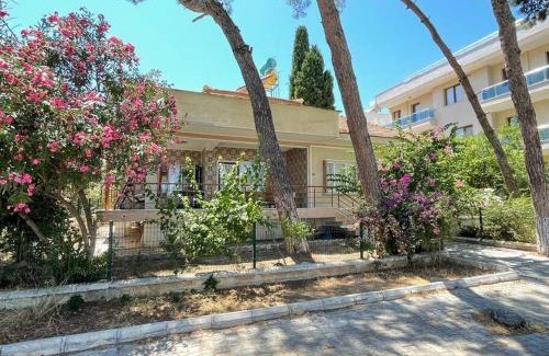 Camlık Mahallesi Wohnung | ÇAM AĞAÇLARININ İÇİNDE DENİZ MANZARALI VİLLA