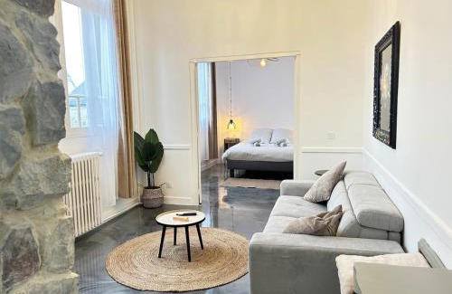 Domfront en Poiraie Wohnung | Élégant*Epoxy*Design&Décor