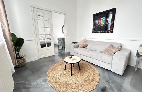 Domfront en Poiraie Wohnung | Élégant*Epoxy*Design&Décor