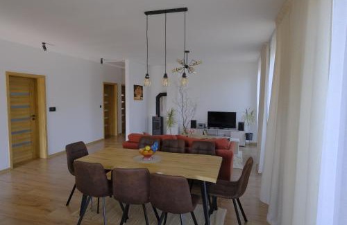 Maly Slavkov Haus | Červene maky - red poppies