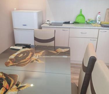 Saints Constantine and Helena Wohnung | Апартамент Ален Мак