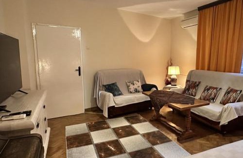 Vratsa Wohnung | Апартамент за гости НИКИА в центъра с изглед към Врачанския Балкан Nikia Cityscape & Mountain Escape