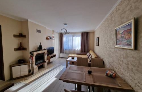 Pamporovo Wohnung | Апартамент Лейк Вю, вила Флора, комплекс Маунтин лейк