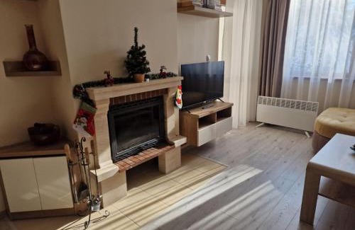 Pamporovo Wohnung | Апартамент Лейк Вю, вила Флора, комплекс Маунтин лейк