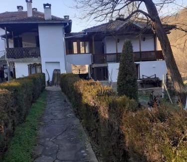 Apriltsi Haus | Вила ХВОЙНА