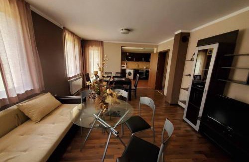 Beli Osum Haus | Двете къщи в планината