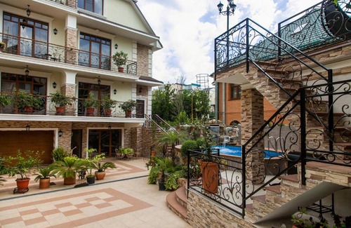 Golubye Dali Haus | "Династия" в Адлере