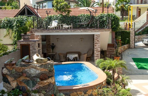 Golubye Dali Haus | "Династия" в Адлере