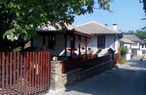 Tryavna Haus | Дядовата къща