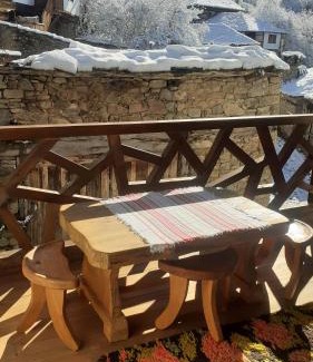 Leshten Wohnung | Къща за гости Близнаците