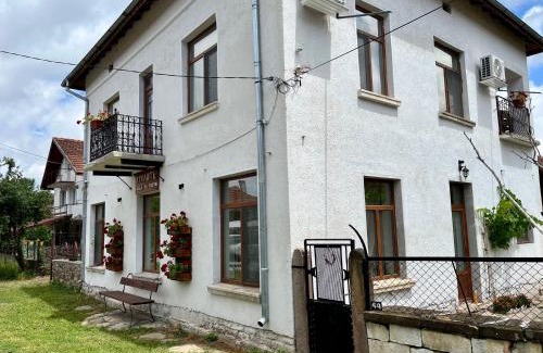Petrevene Haus | Къща за гости Куклите Петревене