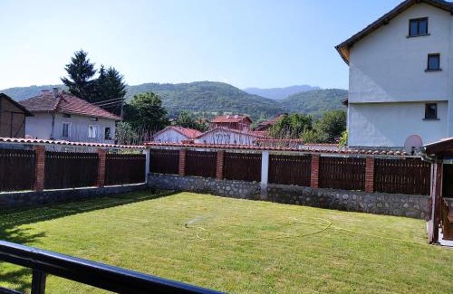 Raduil Haus | Къща за гости Релакс-Рaдуил