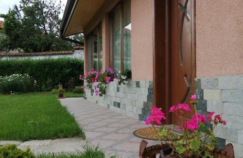 Hisarja Haus | Къща За Гости Уют Guest House Cozy