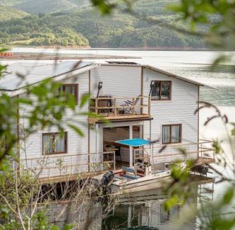 Dalgopo Haus | Плаващи къщи Райски кът язовир Кърджали