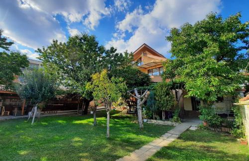 Karlovo Haus | Роден Край Homeland