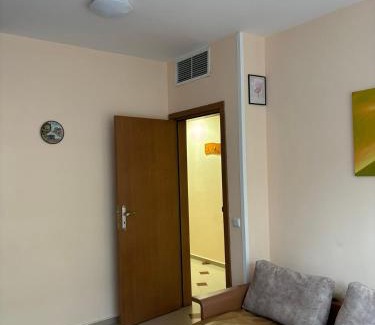 G.K. Bratya Miladinovi Wohnung | Студио Бургас 2