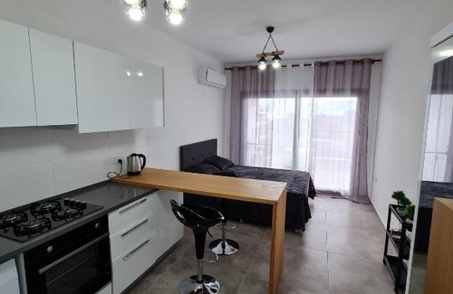 Trikomo Wohnung | Уютная студия для двоих на берегу моря