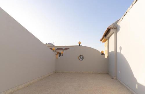 Al Kura Wohnung | استديو فاخر بشرفة في ابحر