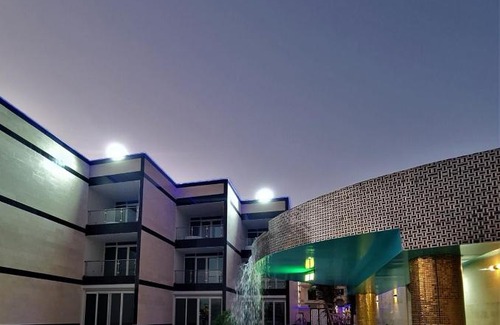 Sari Street Haus | درة العروس