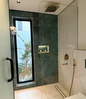 Al Kura Skihütte | شاليهات اكواخ كايا الفندقية