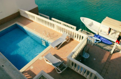 Al Kura Haus | شاليه بإطلالة بحرية مميزة