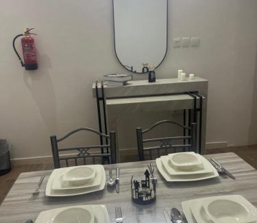 Al Kura Wohnung | شقة غرفة نوم ومجلس ومطبخ وحمام