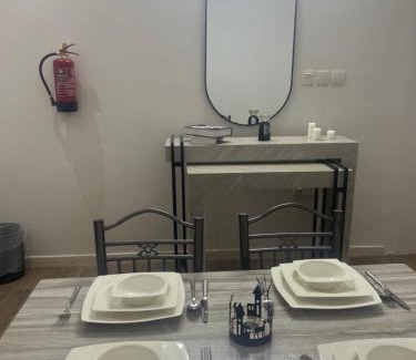 Al Kura Wohnung | شقة غرفة نوم ومجلس ومطبخ وحمام