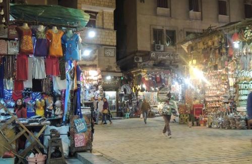 Ad-Darb al-Ahmar Wohnung | شقة كبيره و انيقة بجانب مسجد الأزهر و مقابل مسجد الحسن و الحسين