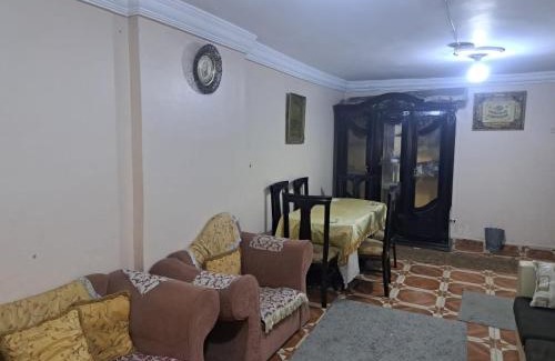 Tukh Wohnung | شقة مفروشة 5 سراير في كامب شيزار