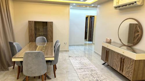 As-Salam Wohnung | شقه راقيه للعائلات فقط مكيفه بالكامل بكمبوند مون سيتى بالعبور