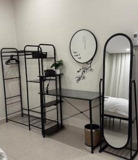 Al Kura Wohnung | شقه فاخره بأثاث مريح غرفة نوم وصاله