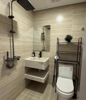 Al Kura Wohnung | شقه فاخره بأثاث مريح غرفة نوم وصاله