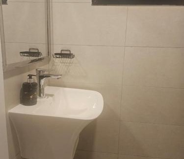 Al Kura Haus | غرفة خاصة بحمام خاص