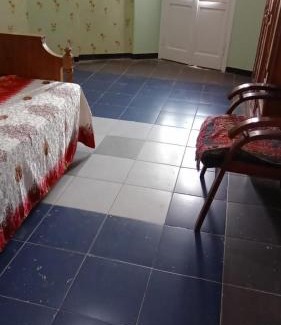 Mansoura Wohnung | غرفه واحده فقط داخل شقه بها سرير ١٢٠ سم ومروحه ودولاب وكراسي