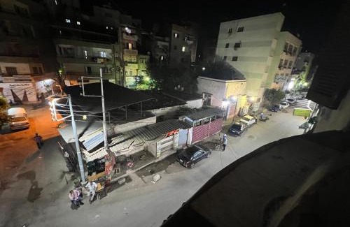 Mansoura Wohnung | غرفه واحده فقط داخل شقه بها سرير ١٢٠ سم ومروحه ودولاب وكراسي