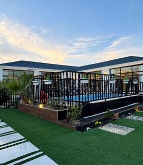 Taif Villa | فيلا ايمان مسبح وحوش وجلسات خارجيه مع ملعب كرة قدم