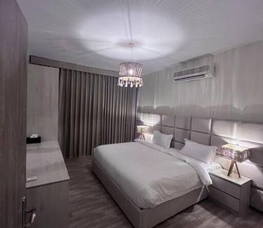 Al Kura Wohnung | منتجع وشاليه سيال السياحي