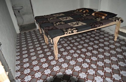 Vrindavan Haus | श्री बाँकेबिहारी सेवा धाम Near Atalla Chungi Parikrama Marg Vrindavan.
