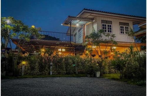 Khok Samrong Haus | ครัวบ้านไม้สักโฮมสเตย์ เขาวงพระจันทร์