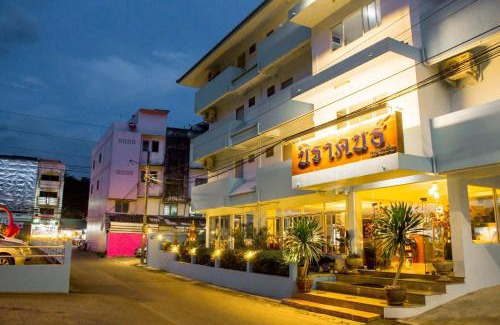 Khlang Hotel | นิราคนธ์