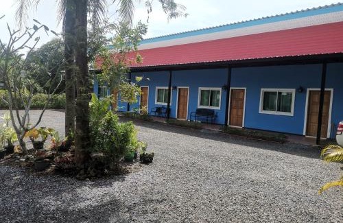 Chalong Bed & Breakfast | นิวเวฟภูเก็ต