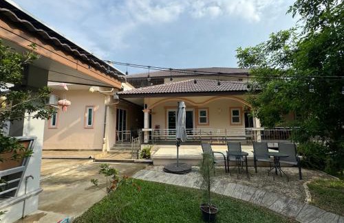 San Pa Thong Haus | บ้านกันเอง Baan Kun Aeng Homestay