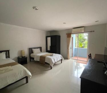 Nuea Khlong Hotel | บ้านทรัพย์มงคล