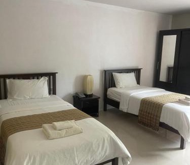 Nuea Khlong Hotel | บ้านทรัพย์มงคล