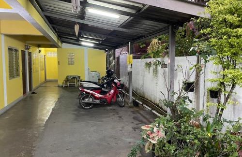 Wat Ket Wohnung | บ้านพักทองสุข