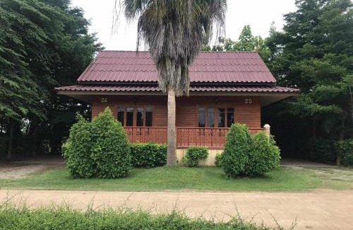 Phrae Haus | บ้านสวนกุหลาบแก้วรีสอร์ท