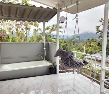 Tha Kradan Haus | บ้านสวนคึดฮอดโฮมสเตย์ ศรีสวัสดิ์ กาญจนบุรี